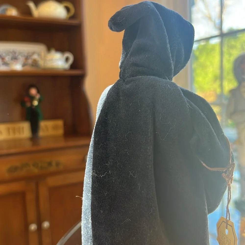 Ghost of Christmas Future Byer’s Caroler - Picture 4 of 4